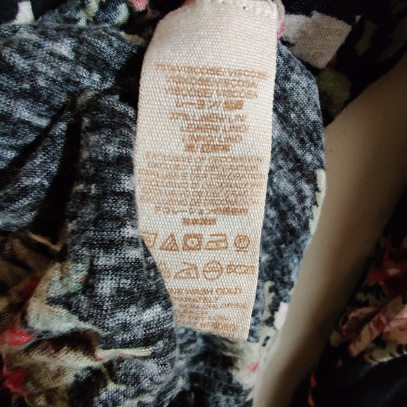 FREE PEOPLE Bainbridge Black & Red Floral Long Bell Sleeve High Neckline Shirt S - Picture 16 of 16